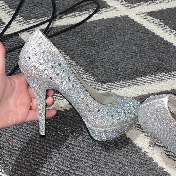 Heels - Picture 5 of 7